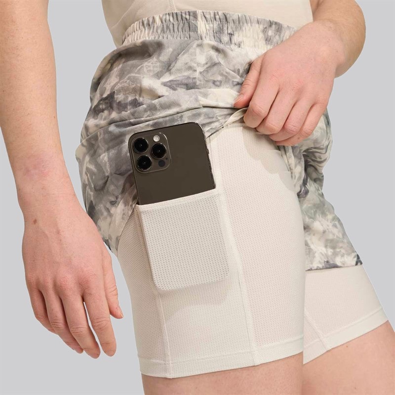 Womens Own The Run Spray Dye 2-In-1 Running Short Orbit Grey/Black - Image 4