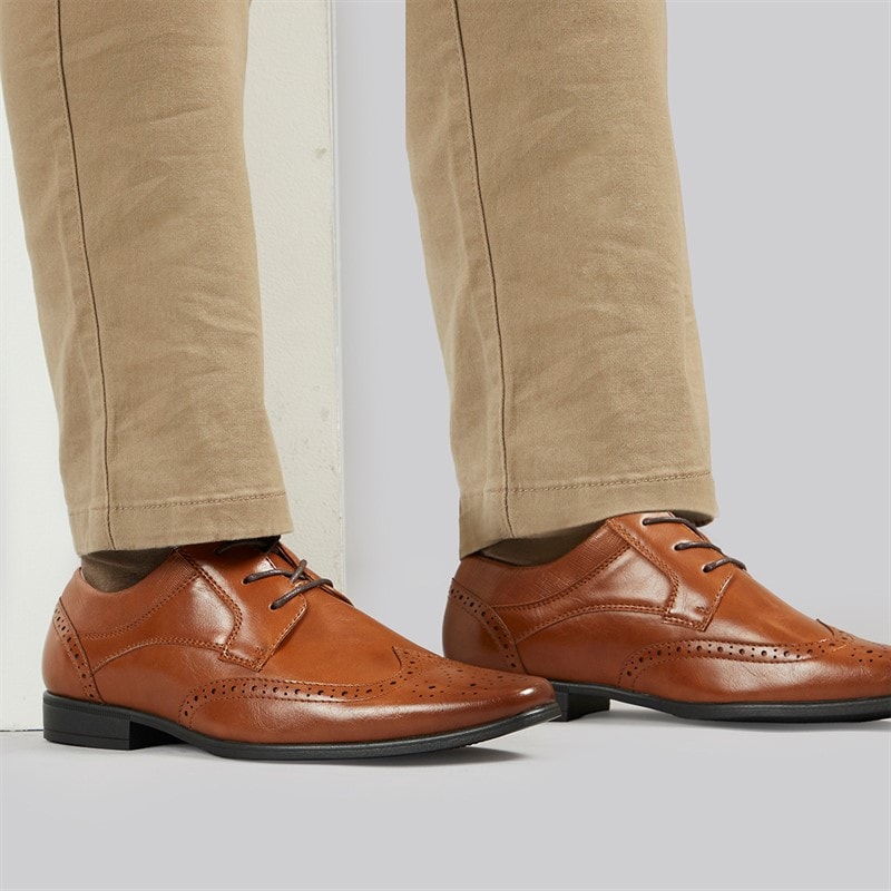 Fluid Mens Kingston Wingtip Brogue Shoes Tan - Image 1