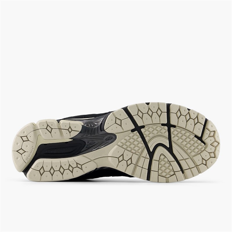 New Balance 2002R Trainers Black/Timber Wolf White - Image 2