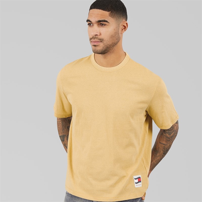Tommy Hilfiger Mens 90S Waving Flag T-Shirt Gentle Gold - Image 2