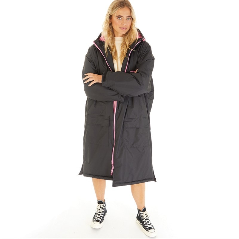 L'amore Couture Womens Luna Waterproof Changing Robe Black/Pink - Image 1