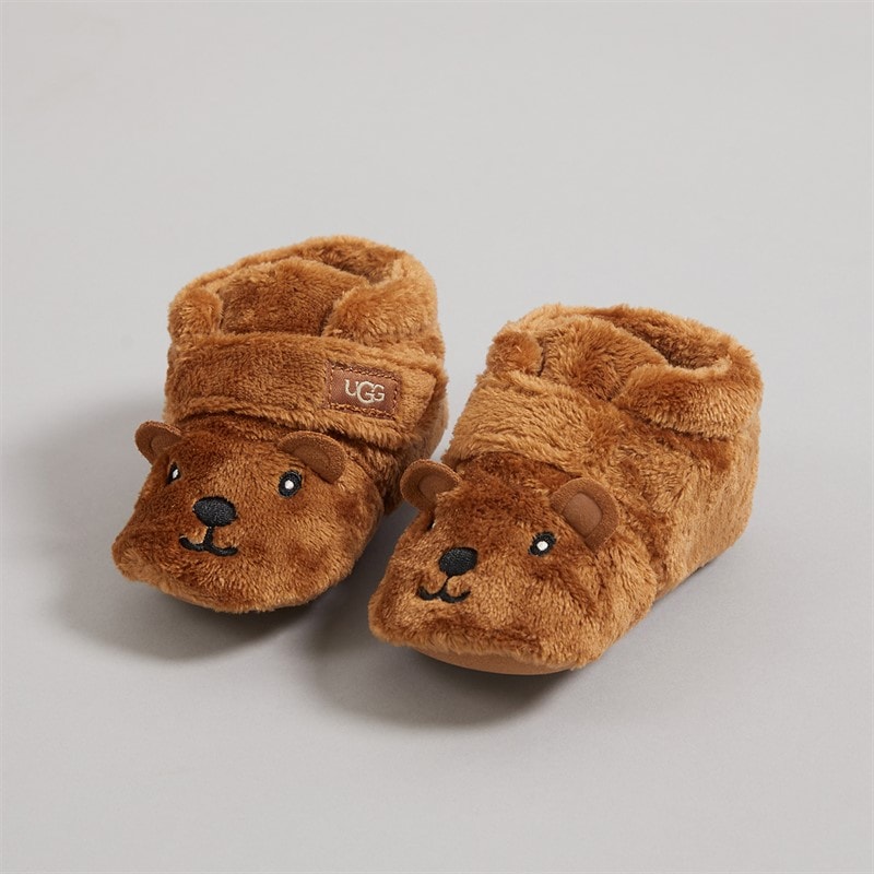 UGG® Infant Bixbie And Lovey Bear Bootie And Blanket Gift Set Chestnut - Image 2