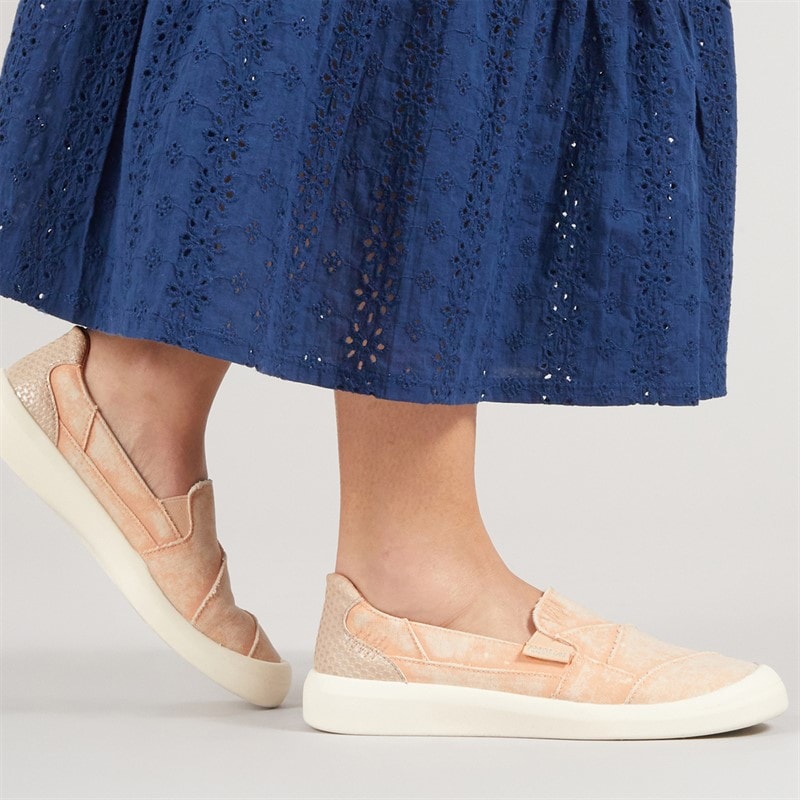 Blowfish Womens Malibu Beachfront Slip On Canvas Shoes Pink