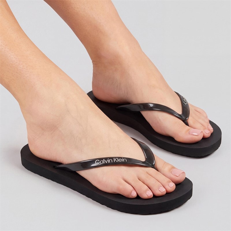 Calvin Klein Womens Arwa Metallic Pearlised Flip Flops Triple Black