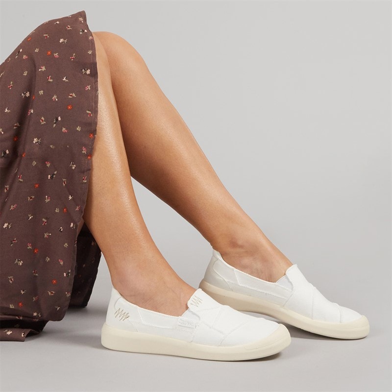 Blowfish Womens Malibu Beachfront Slip On Canvas Shoes White/Cream